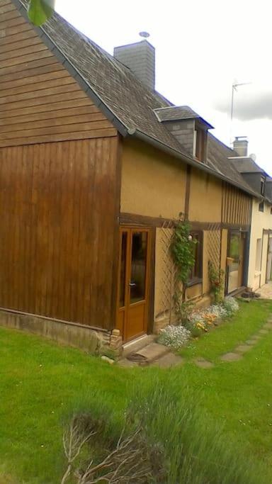 Gite Rural Villa Isigny-le-Buat Exterior photo